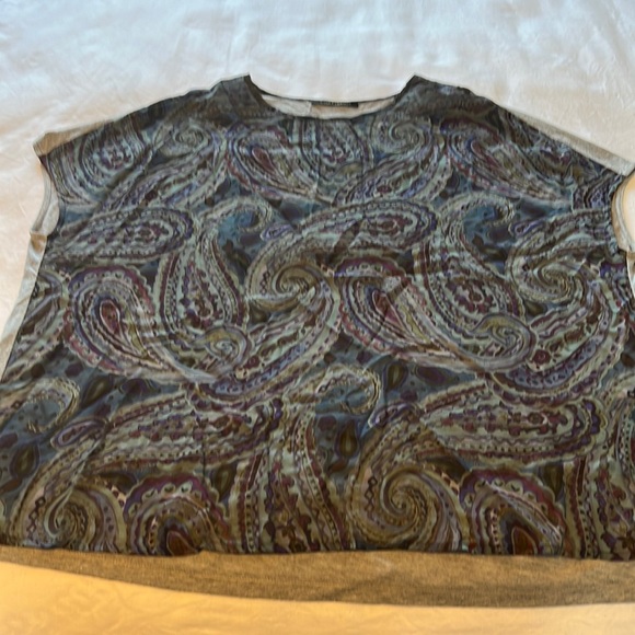 Blue/gray paisley short sleeved blouse size 12. Almost new - Picture 1 of 4